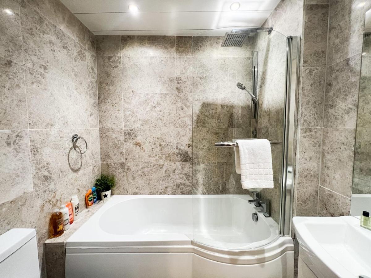Spacious Flat Sleeps 8 Near Princes Street Edinburgh Exterior photo