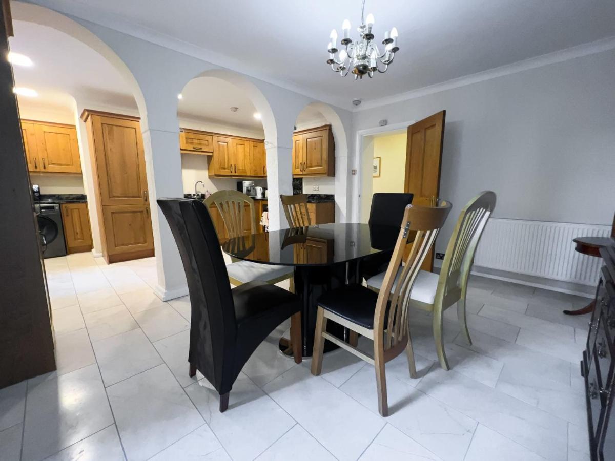 Spacious Flat Sleeps 8 Near Princes Street Edinburgh Exterior photo