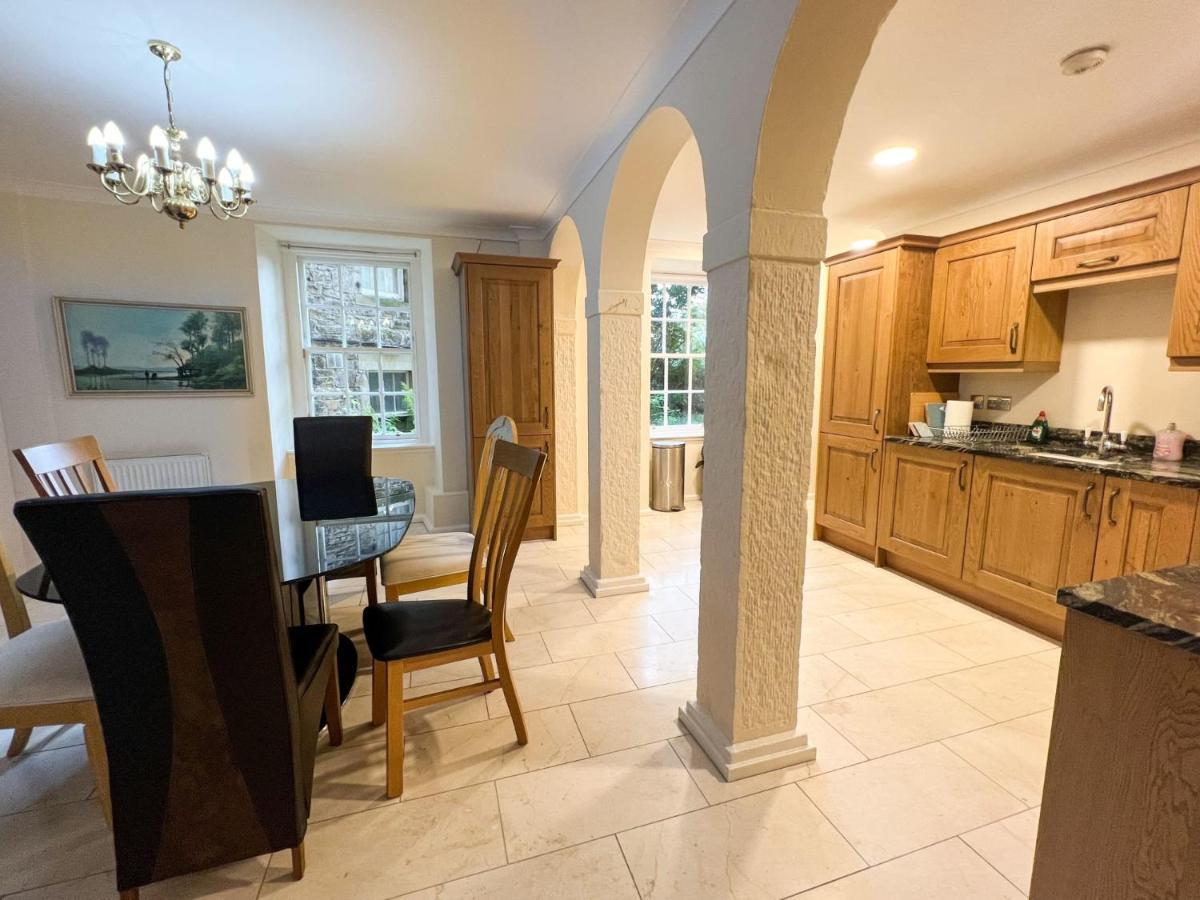 Spacious Flat Sleeps 8 Near Princes Street Edinburgh Exterior photo