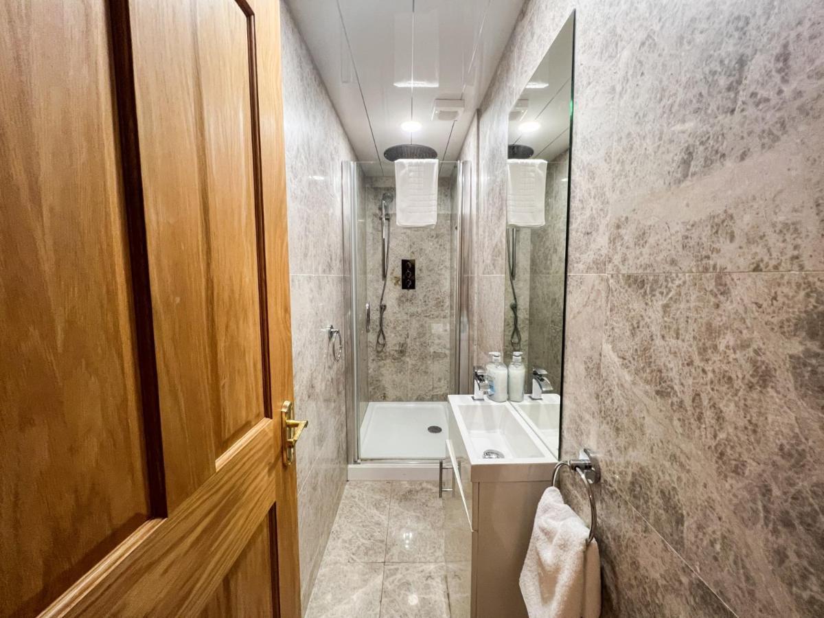 Spacious Flat Sleeps 8 Near Princes Street Edinburgh Exterior photo