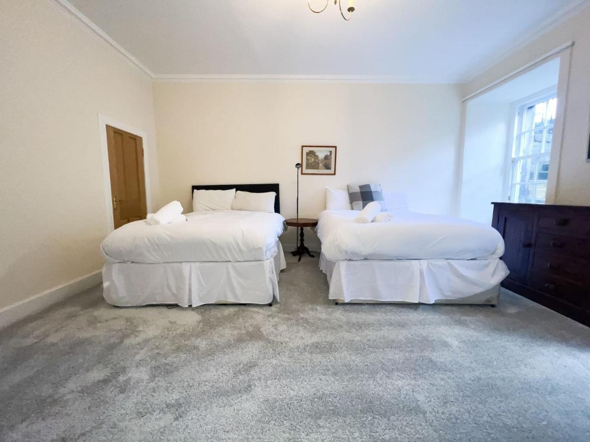 Spacious Flat Sleeps 8 Near Princes Street Edinburgh Exterior photo
